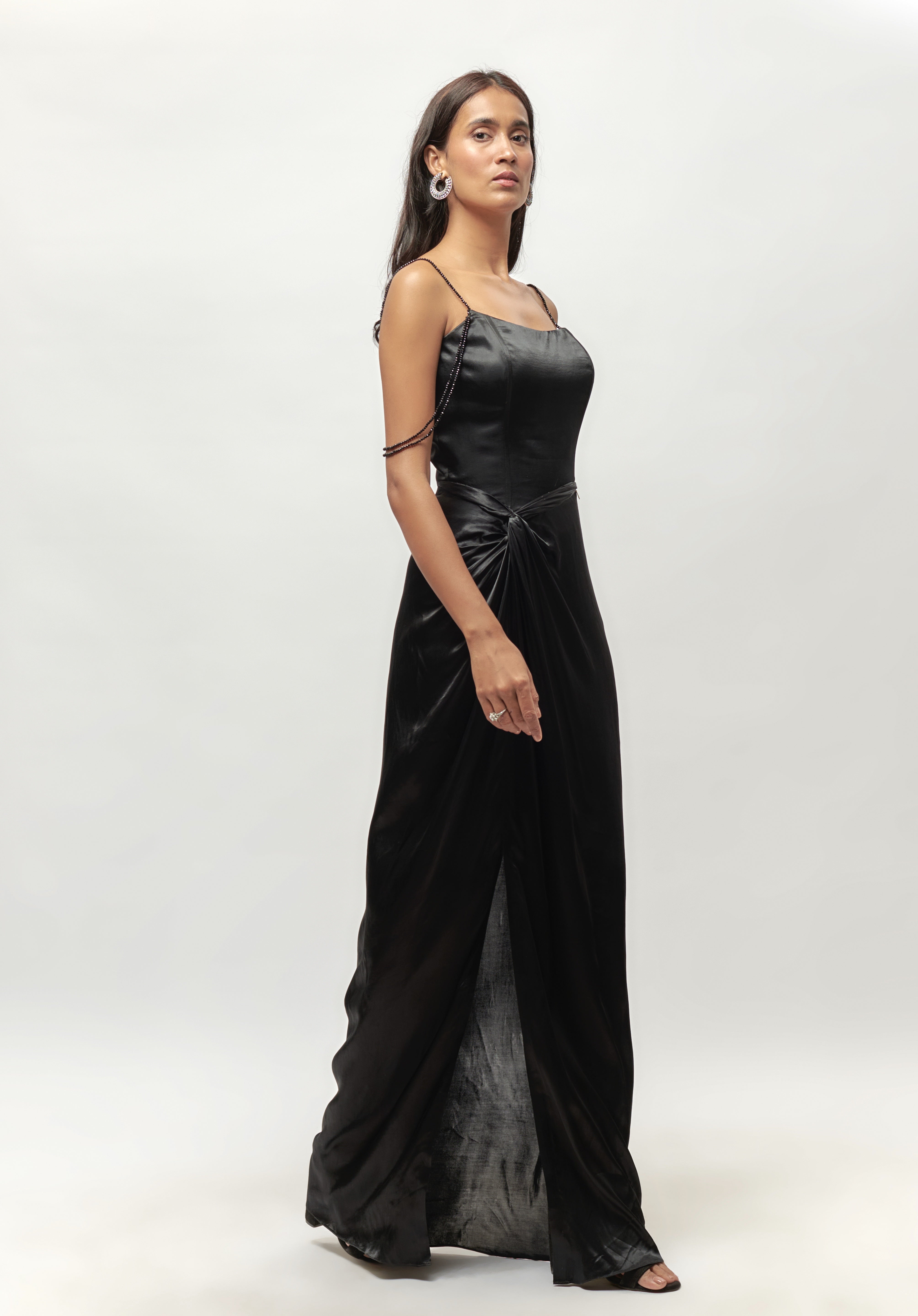 SWART KORSET VERSIERDE BANDJIE-DRAPE ROK