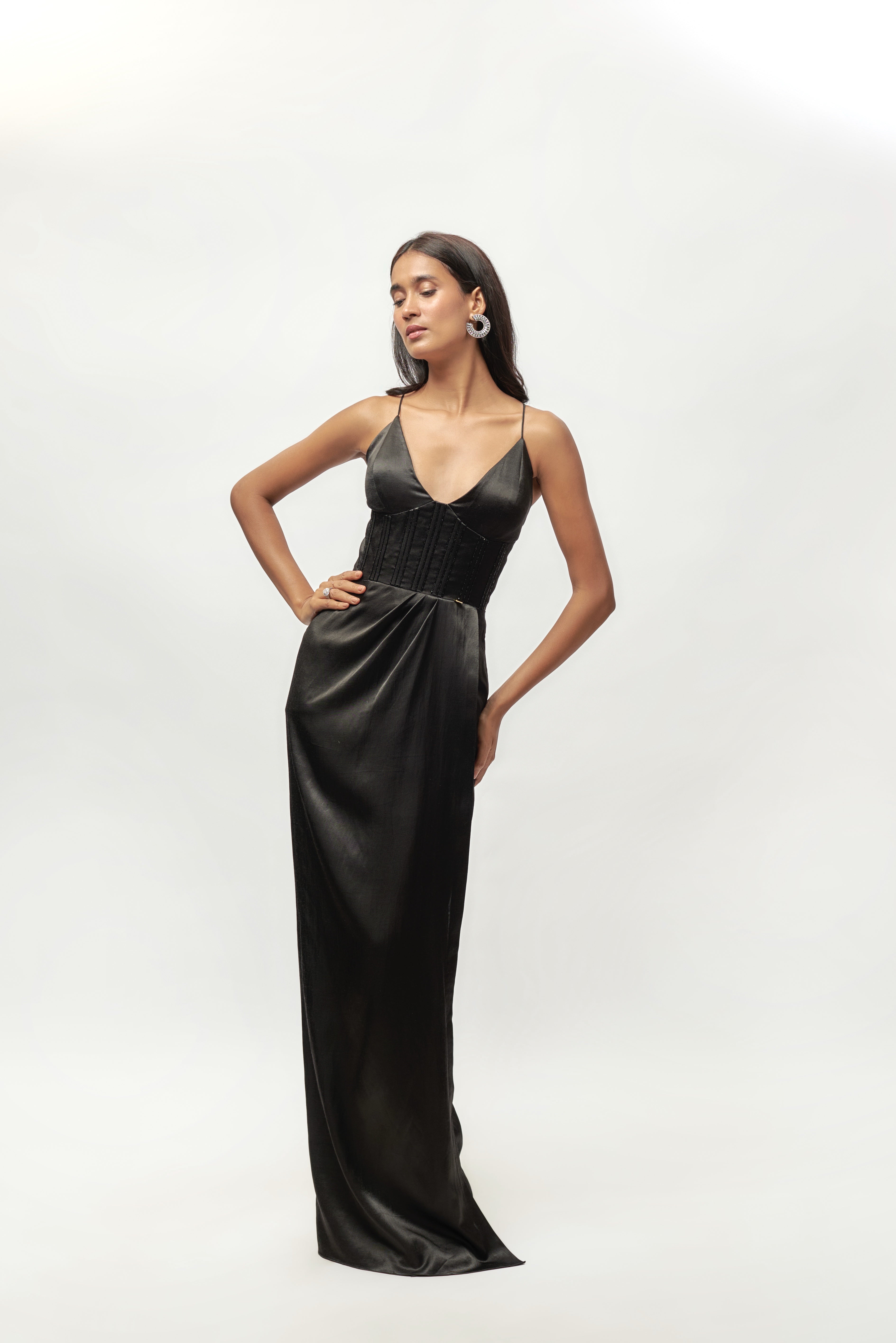 SWART KORSET VERSIERDE DRAPE-ROK