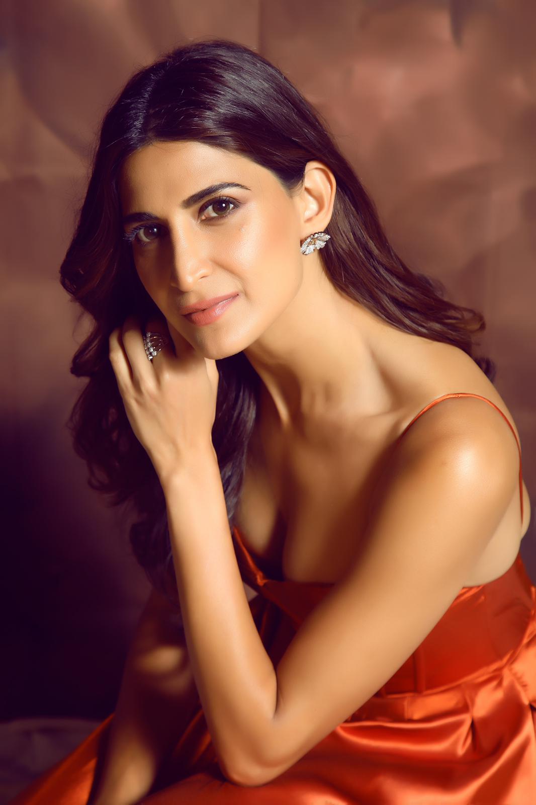 Roesrooi soliede satynrok