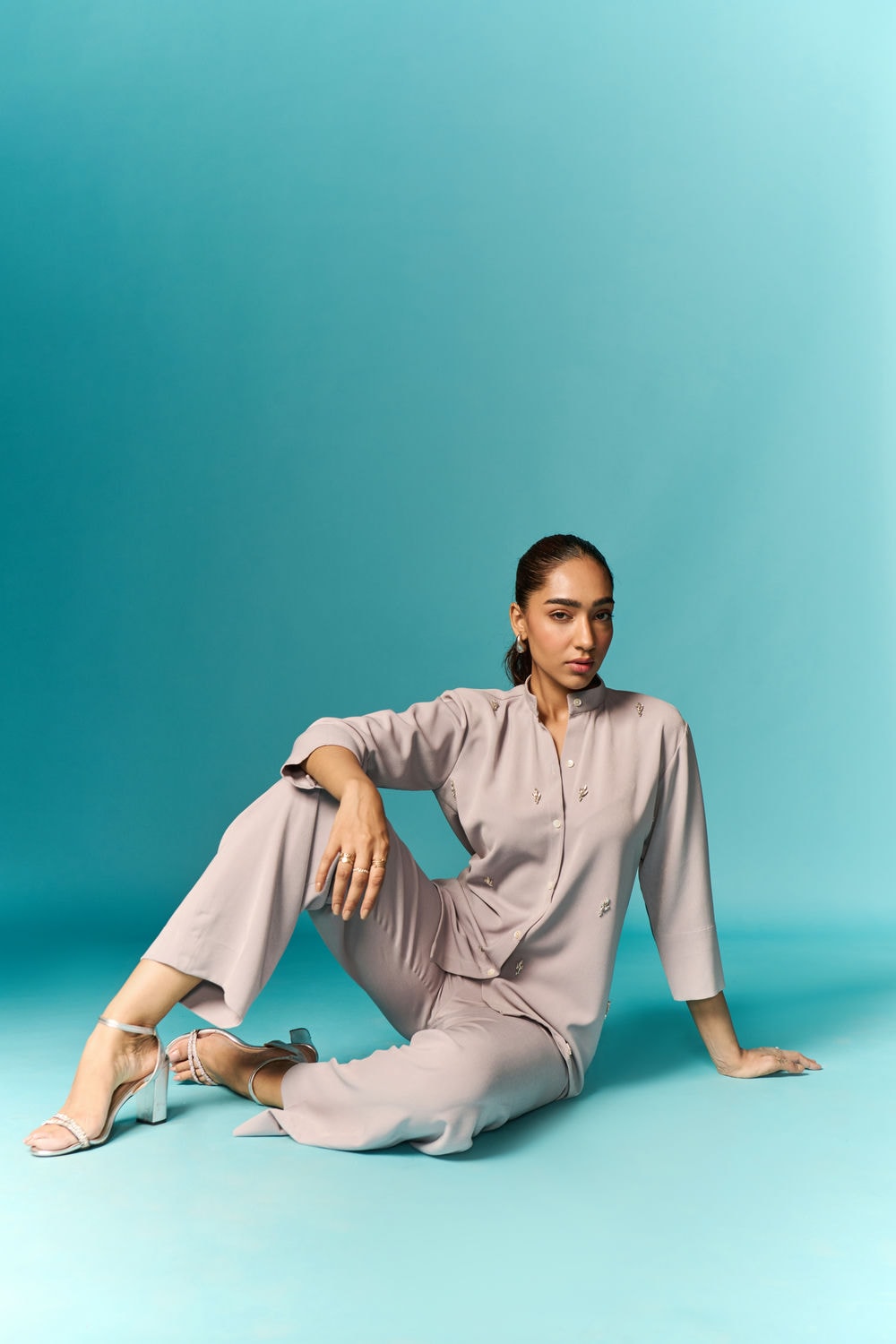 GRYS VERSIERDE KOORDE STEL