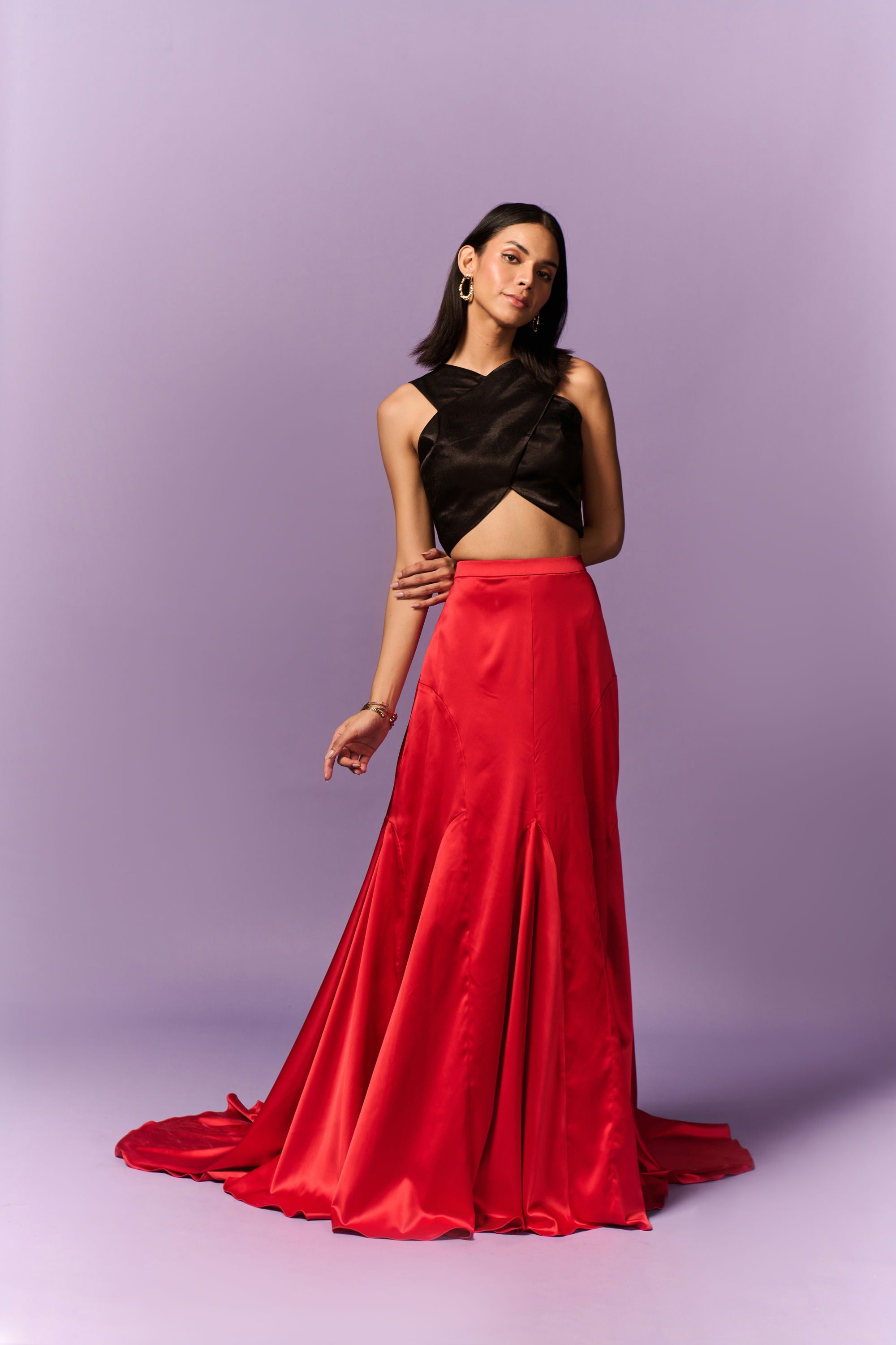 Swart Halternek Top Met Rooi Romp