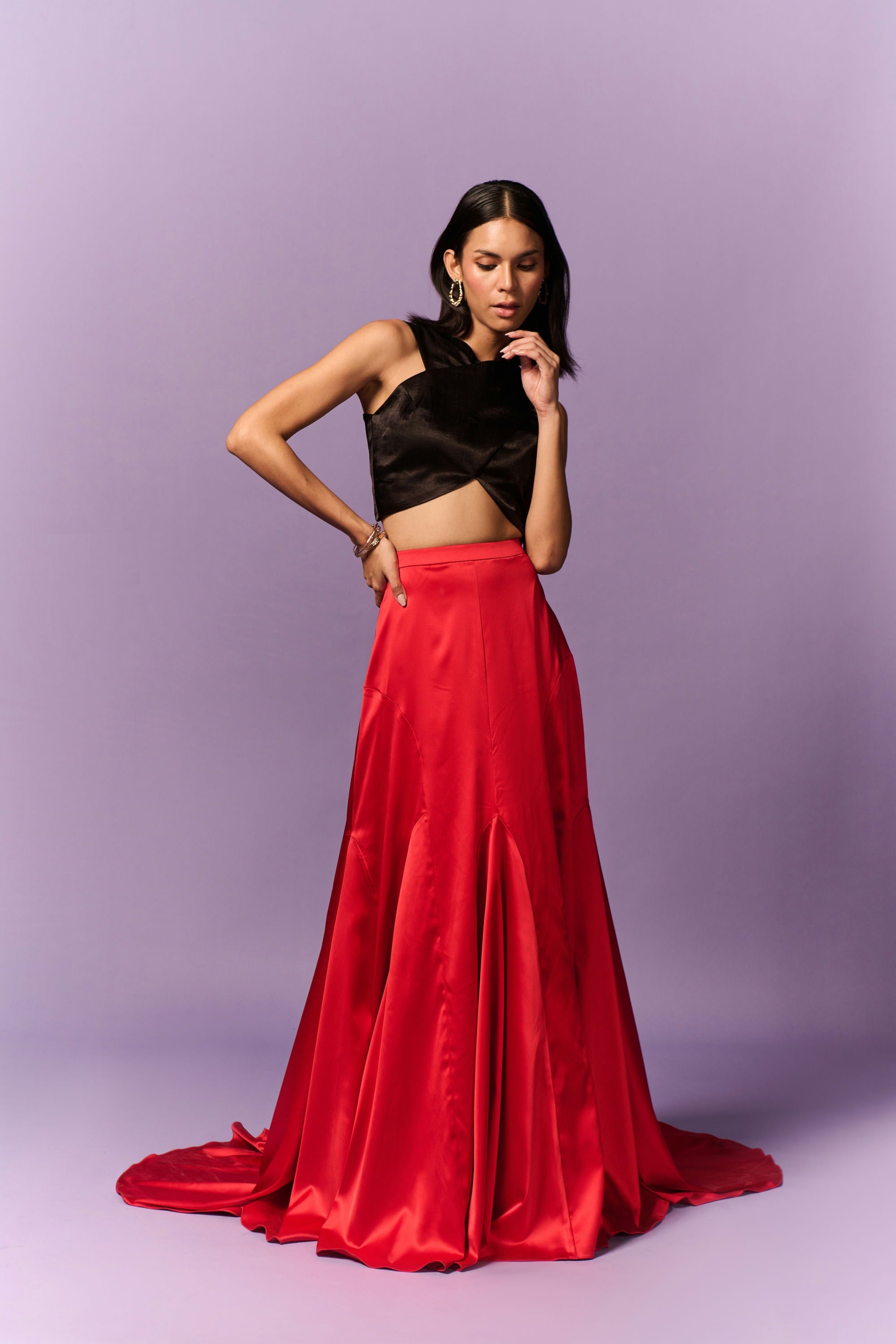 Swart Halternek Top Met Rooi Romp