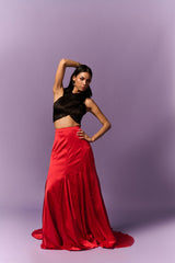 Swart Halternek Top Met Rooi Romp