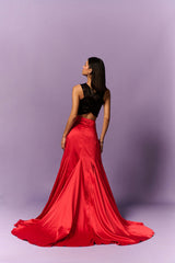 Swart Halternek Top Met Rooi Romp