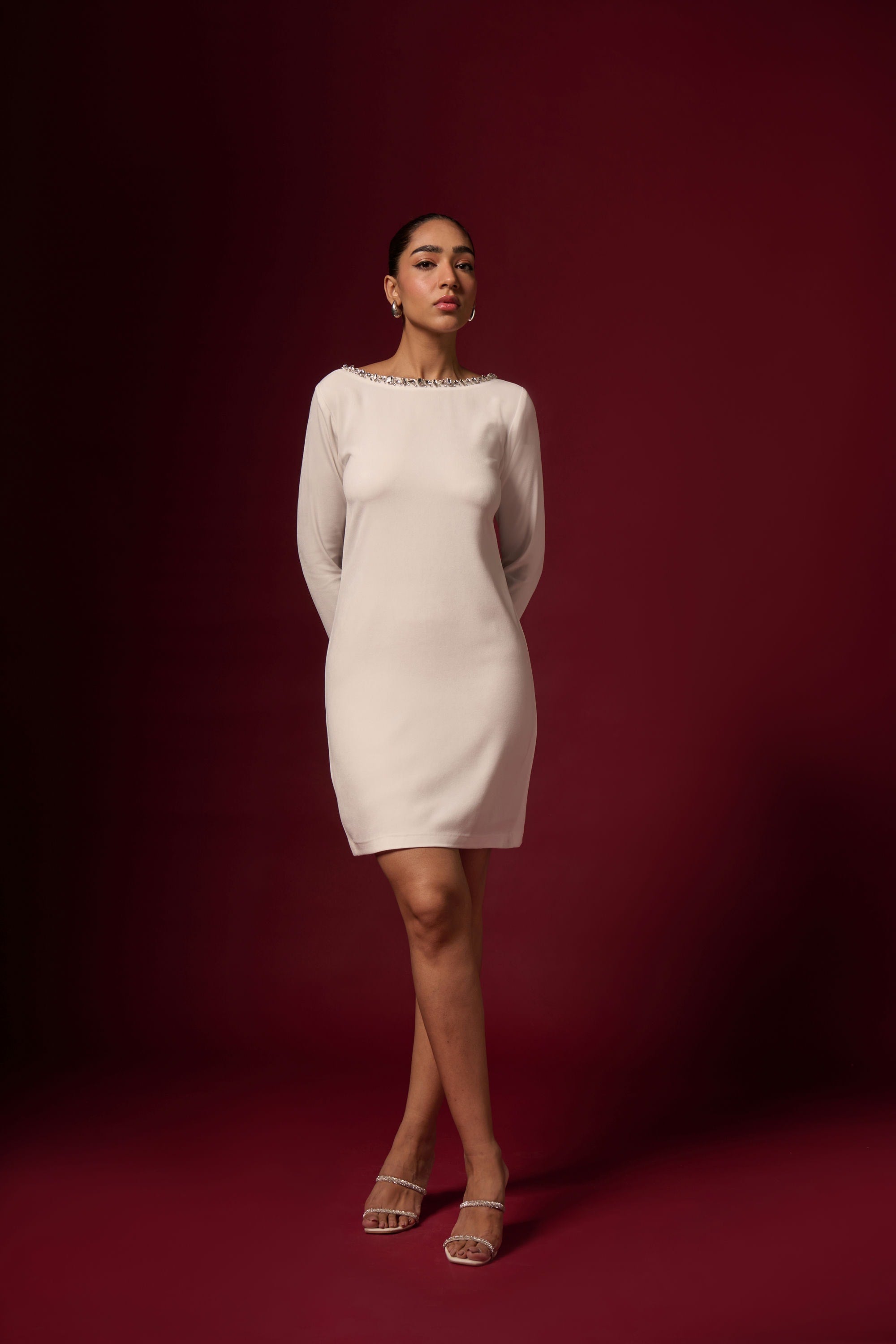 WIT VERSIERDE WIT RUG UITGESNITTE ROK