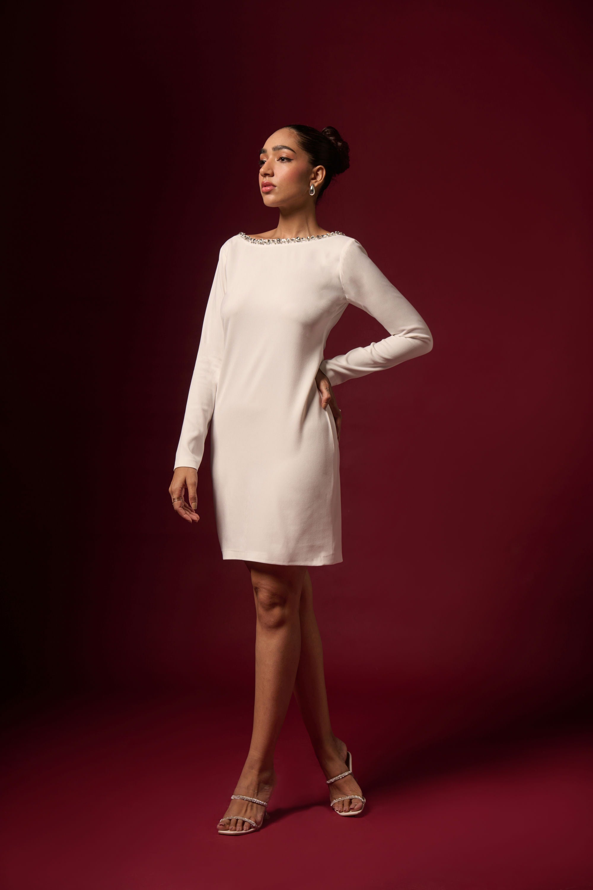 WIT VERSIERDE WIT RUG UITGESNITTE ROK