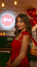 ROOI SKOUER-OPBIND LANG ROK