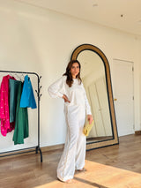 Wit uitgesnyde los top met versierde broek