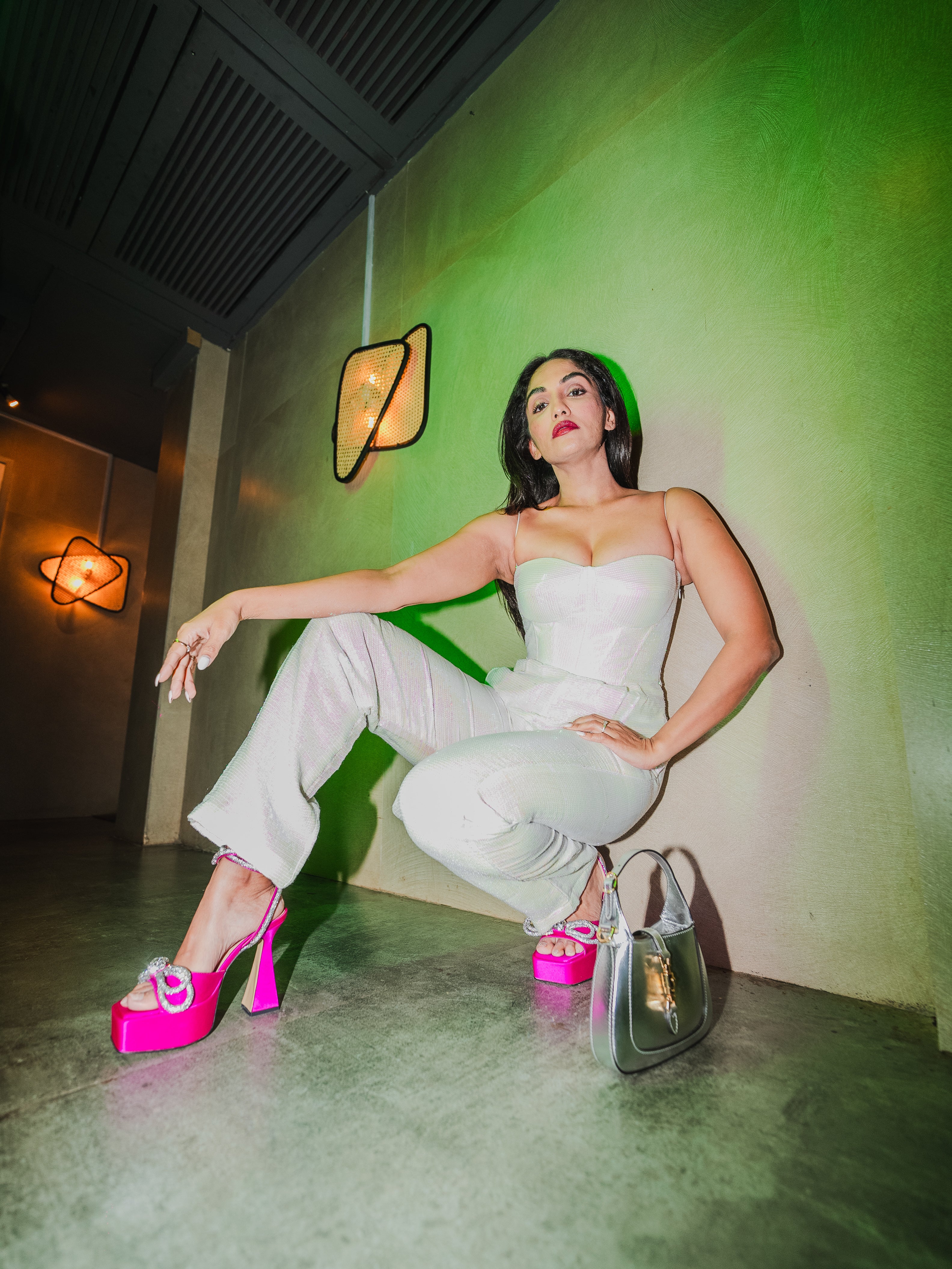 WIT PAILLETJIE-KORSETJUMSUIT MET SAK