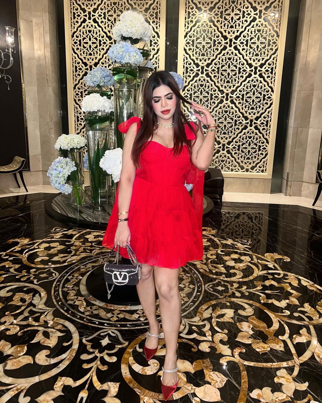 Rooi Skouer-Toebind Korsetrok