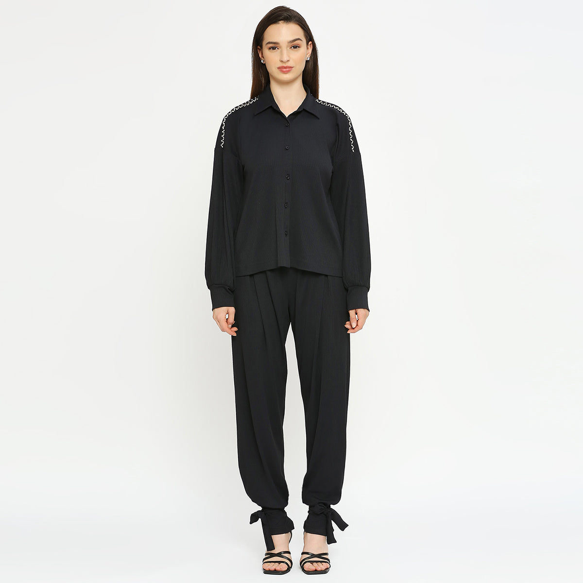 Swart Geribbelde Koördinaatstel