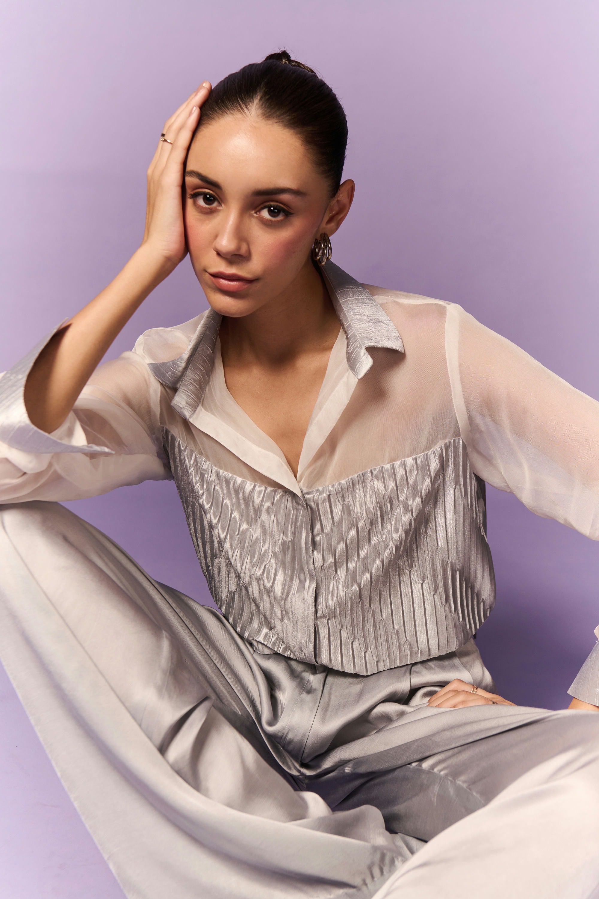 WHITE SILVER PLEATED FABRIC PATCH ORGANZA SHIRT WITH PLEATED PANTS